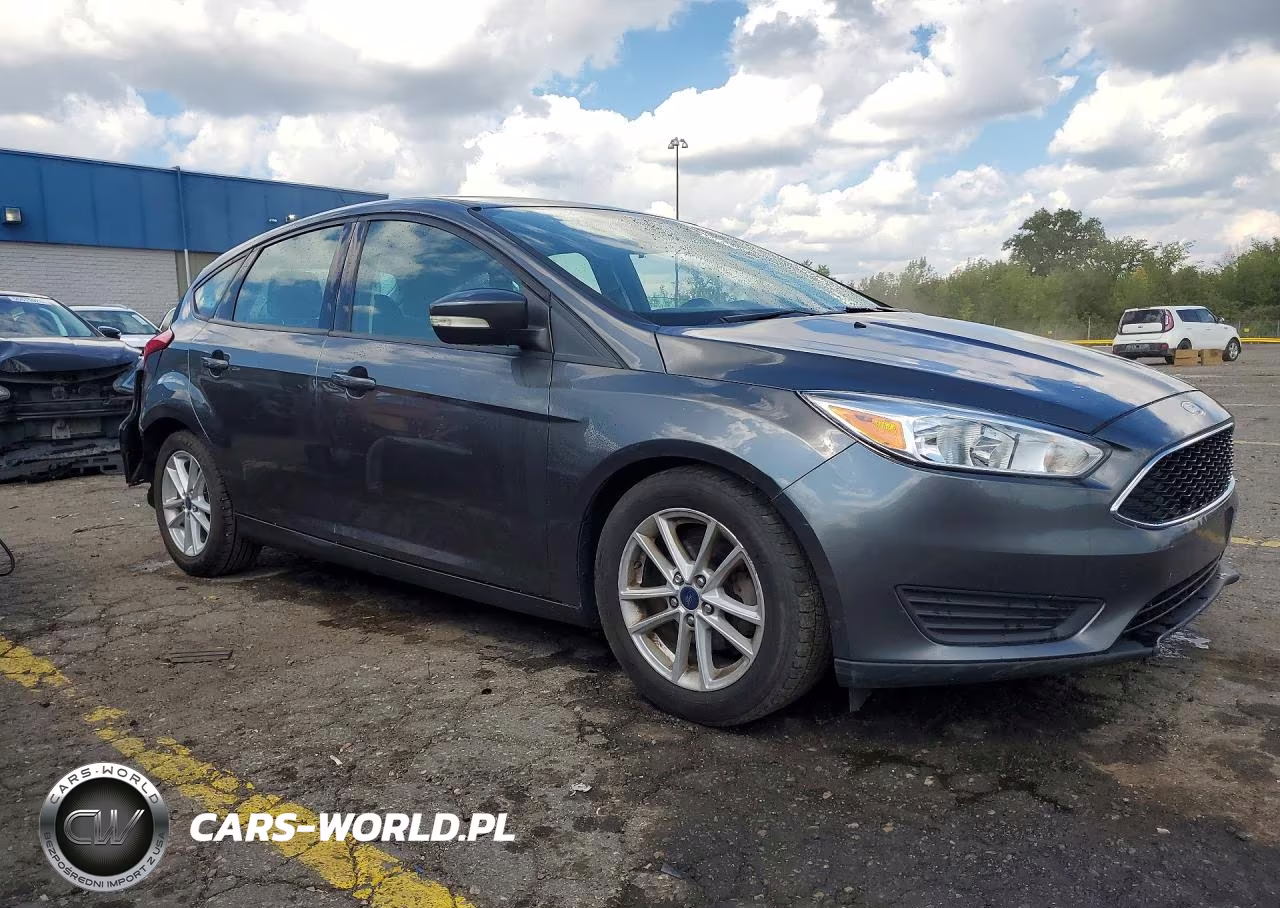 2018 Ford Focus Se VIN:1FADP3K23JL222163 - 4
