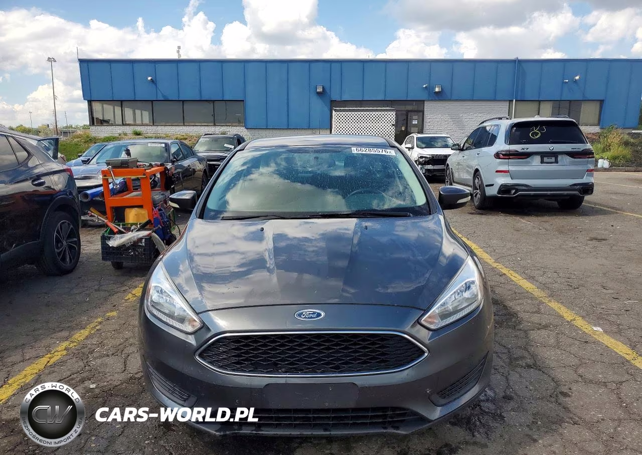 2018 Ford Focus Se VIN:1FADP3K23JL222163 - 5
