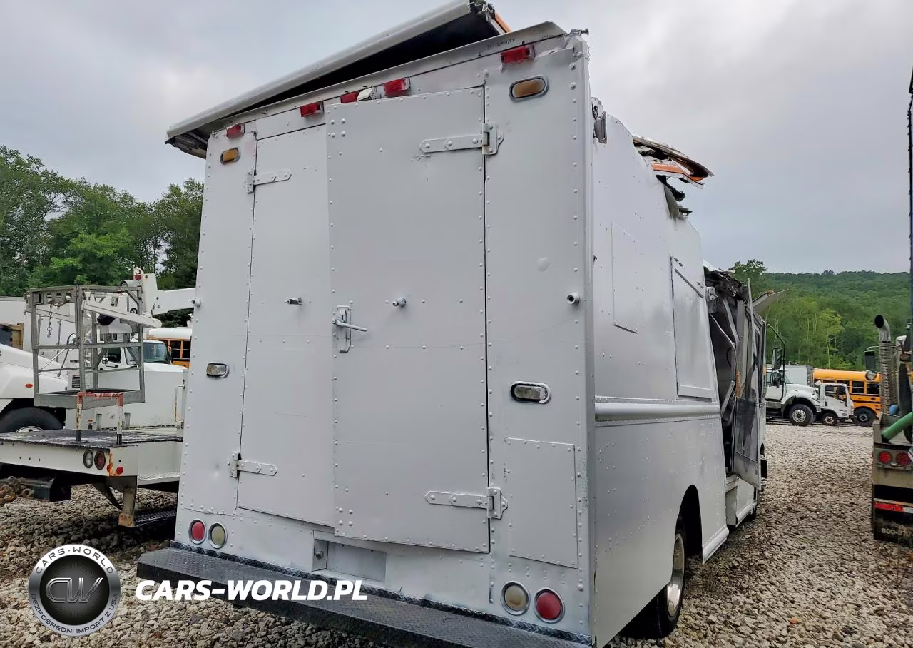 2007 Freightliner Chassis M Line Walk-In Van VIN:4UZAAPDHX7CY44917 - 3