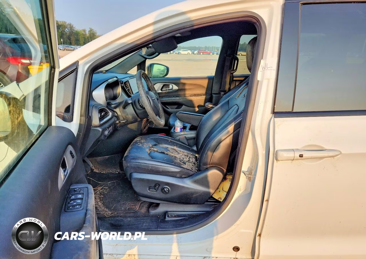 2024 Chrysler Pacifica Hybrid Select VIN:2C4RC1S71RR158428 - 13