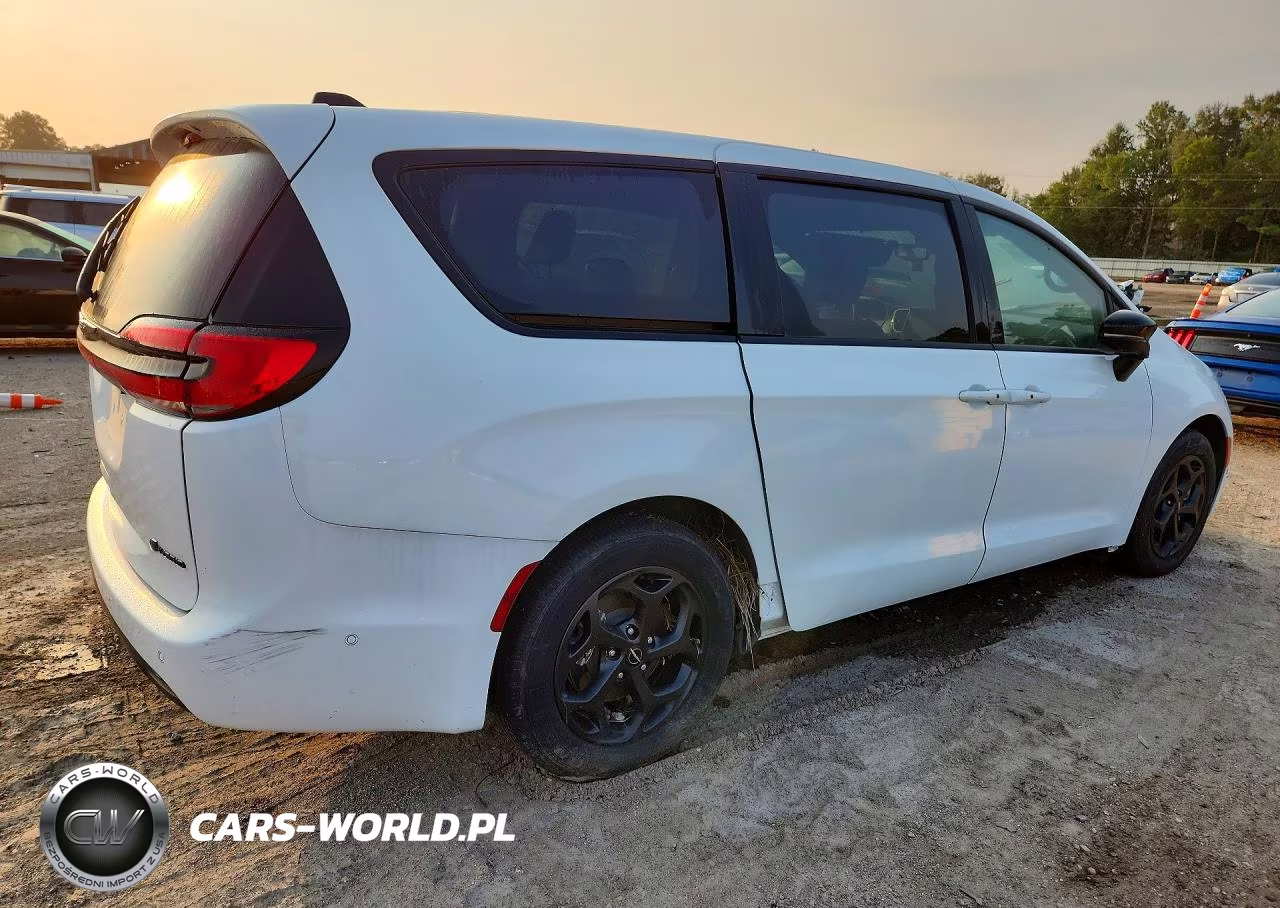 2024 Chrysler Pacifica Hybrid Select VIN:2C4RC1S71RR158428 - 3