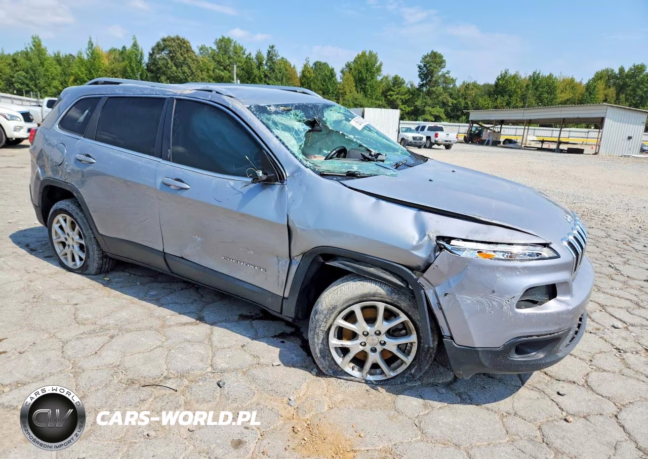 2015 Jeep Cherokee Latitude VIN:1C4PJLCB2FW793687 - 4
