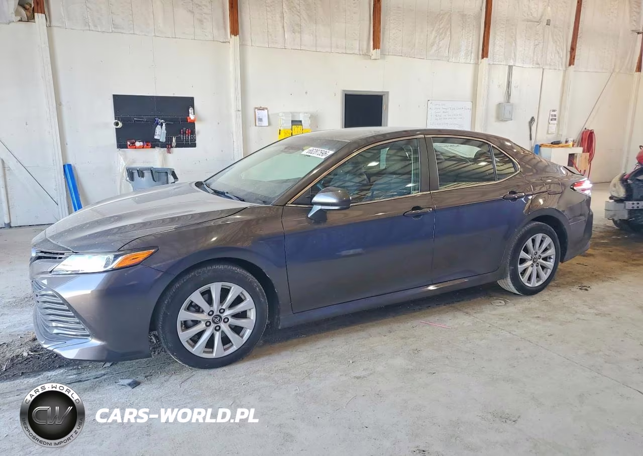 2018 Toyota Camry Le – zdjęcie 1 z 12