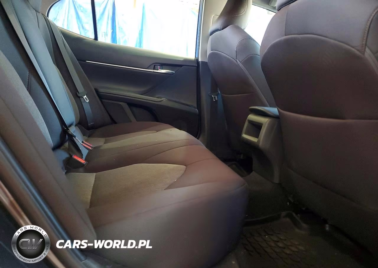 2018 Toyota Camry Le VIN:4T1B11HK6JU656193 - 10