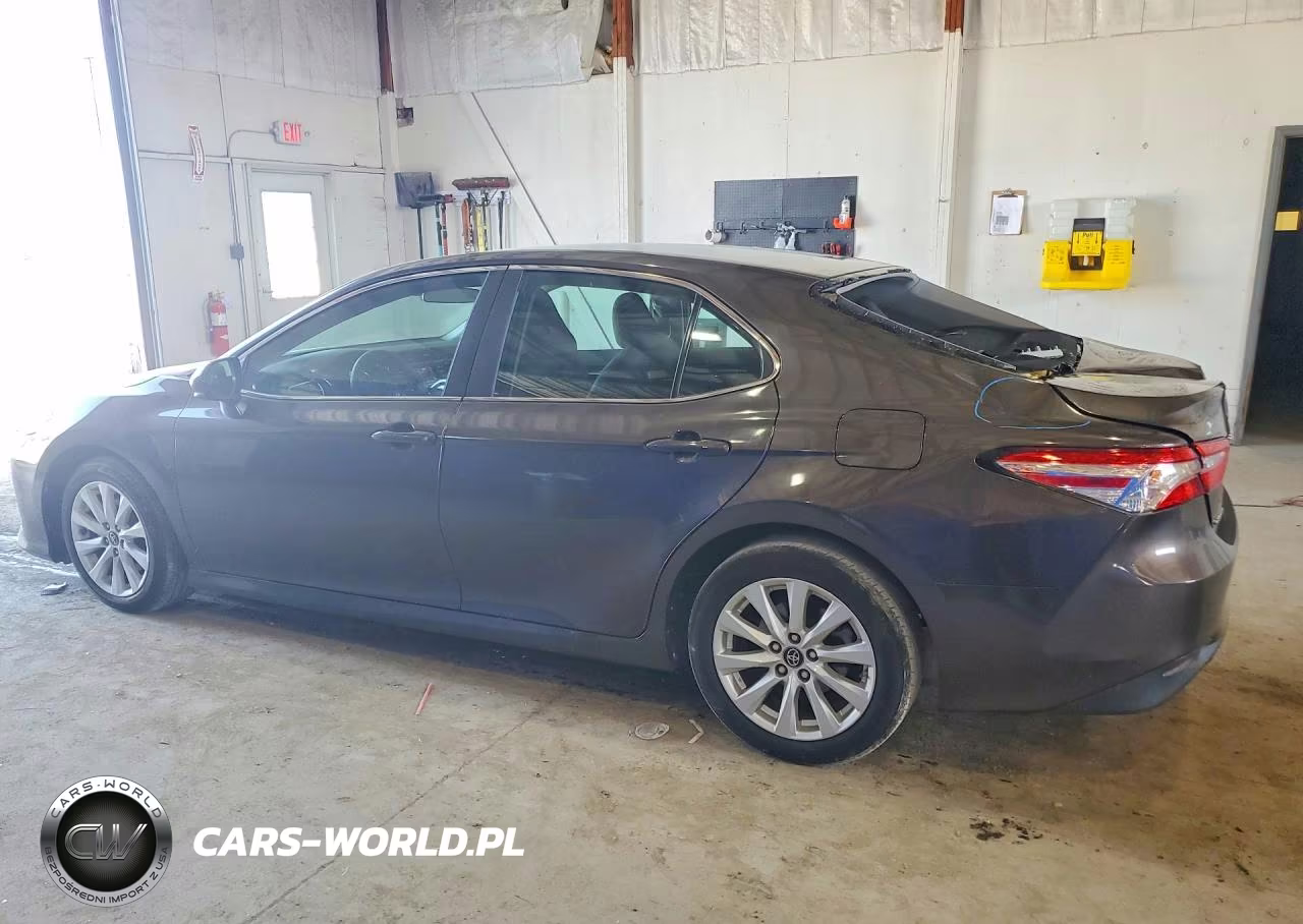 2018 Toyota Camry Le VIN:4T1B11HK6JU656193 - 2