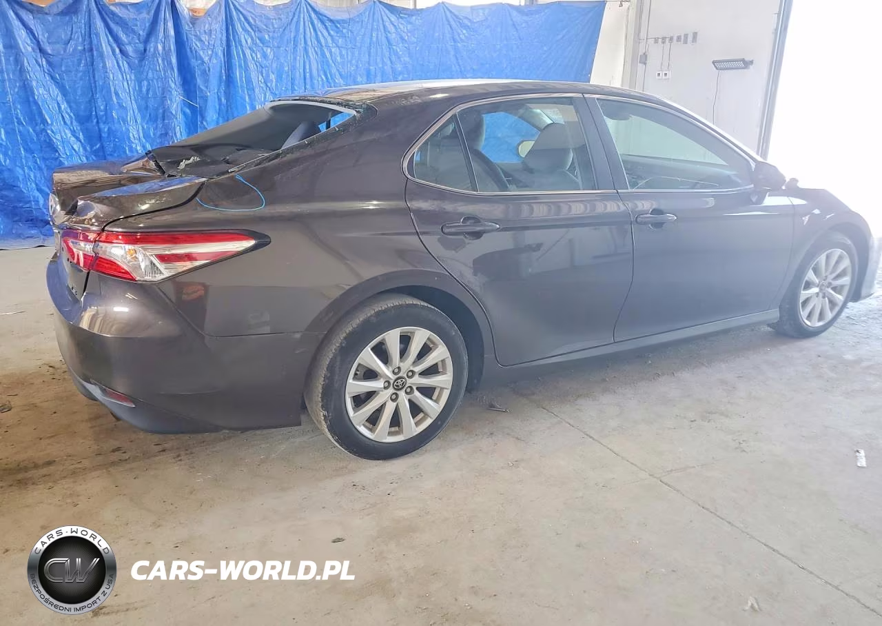 2018 Toyota Camry Le VIN:4T1B11HK6JU656193 - 3