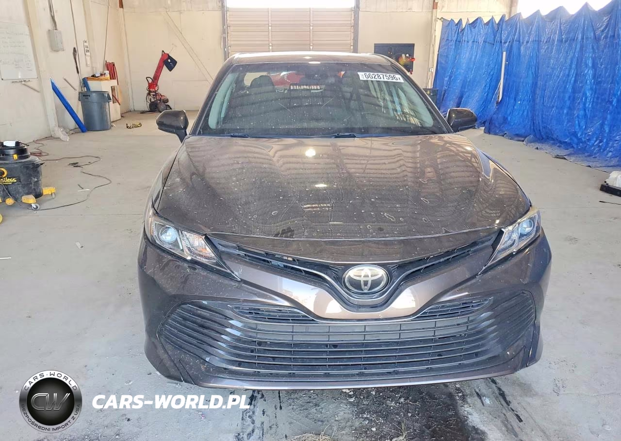 2018 Toyota Camry Le VIN:4T1B11HK6JU656193 - 5