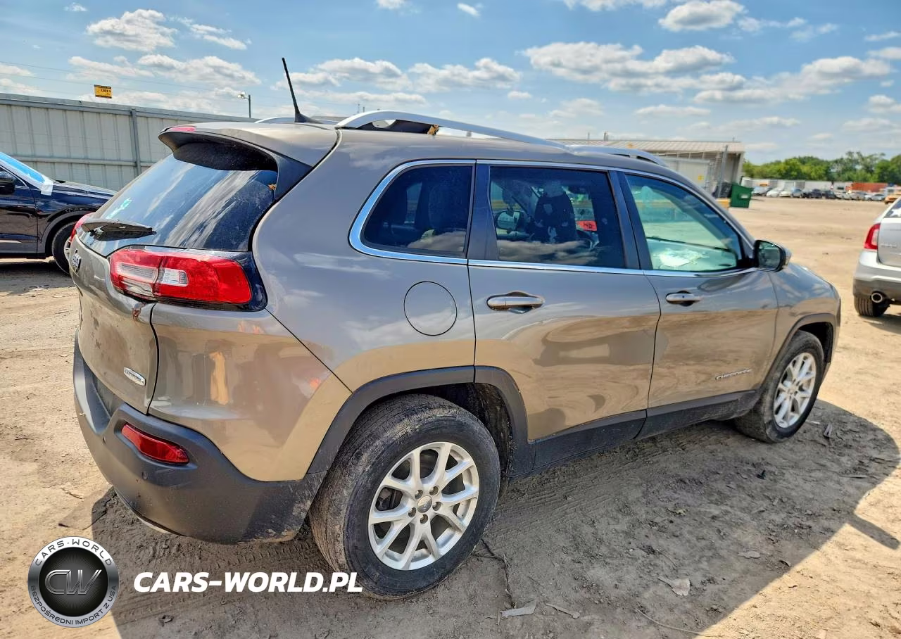 2016 Jeep Cherokee Latitude VIN:1C4PJMCS2GW259791 - 3