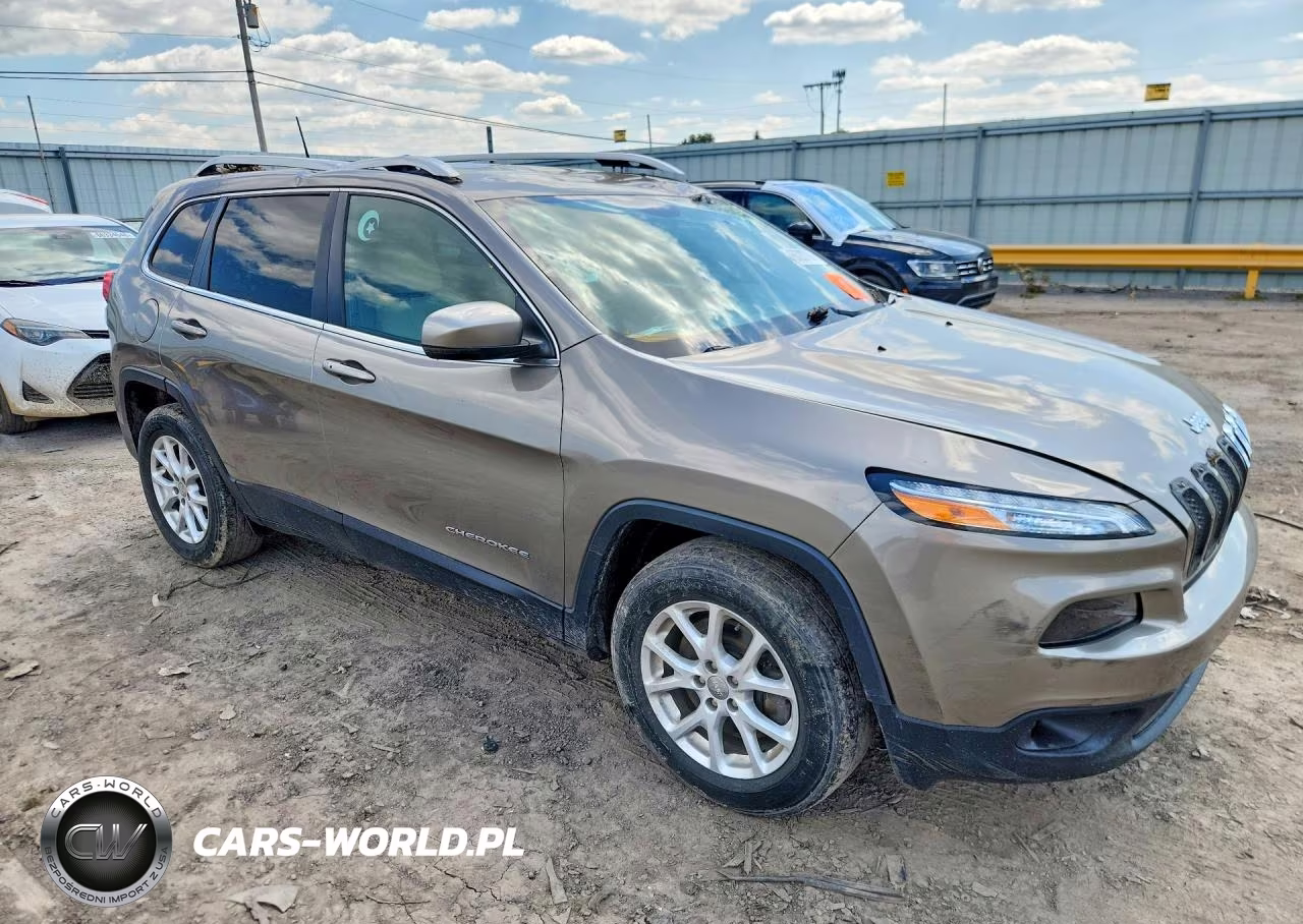 2016 Jeep Cherokee Latitude VIN:1C4PJMCS2GW259791 - 4