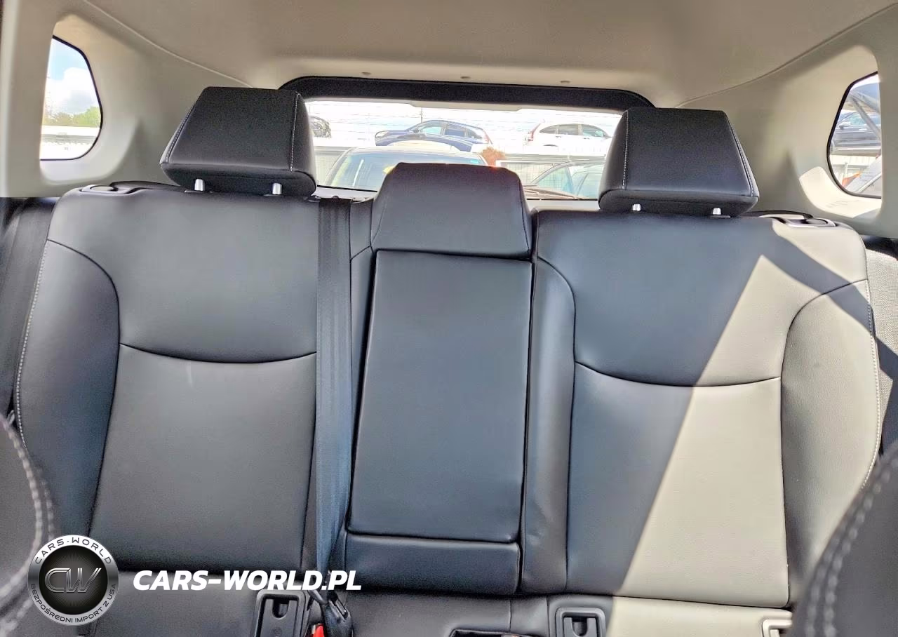 2022 Toyota Corolla Cross Xle VIN:7MUDAABG2NV033509 - 10