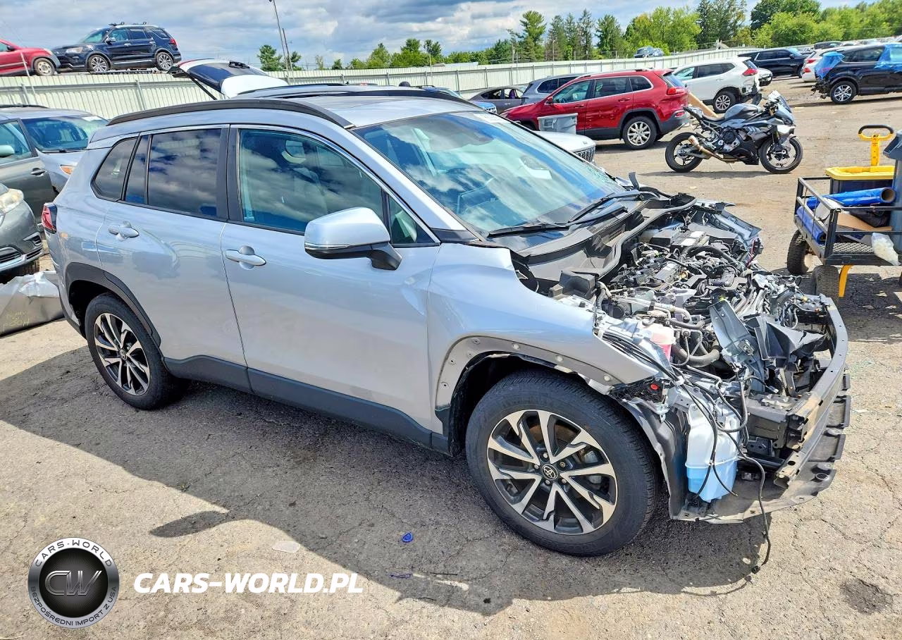 2022 Toyota Corolla Cross Xle VIN:7MUDAABG2NV033509 - 4