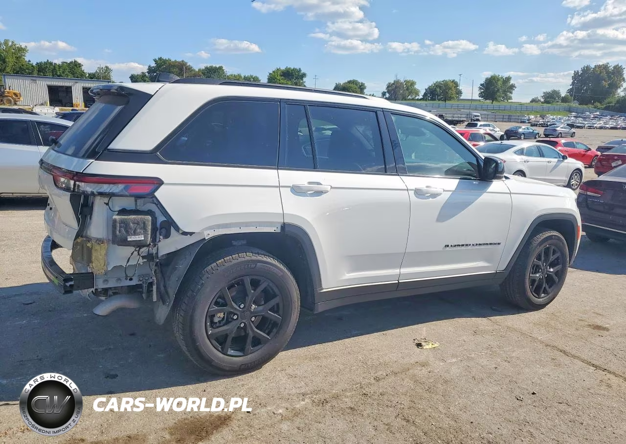 2025 Jeep Grand Cherokee Laredo VIN:1C4RJHAG2SC321683 - 3