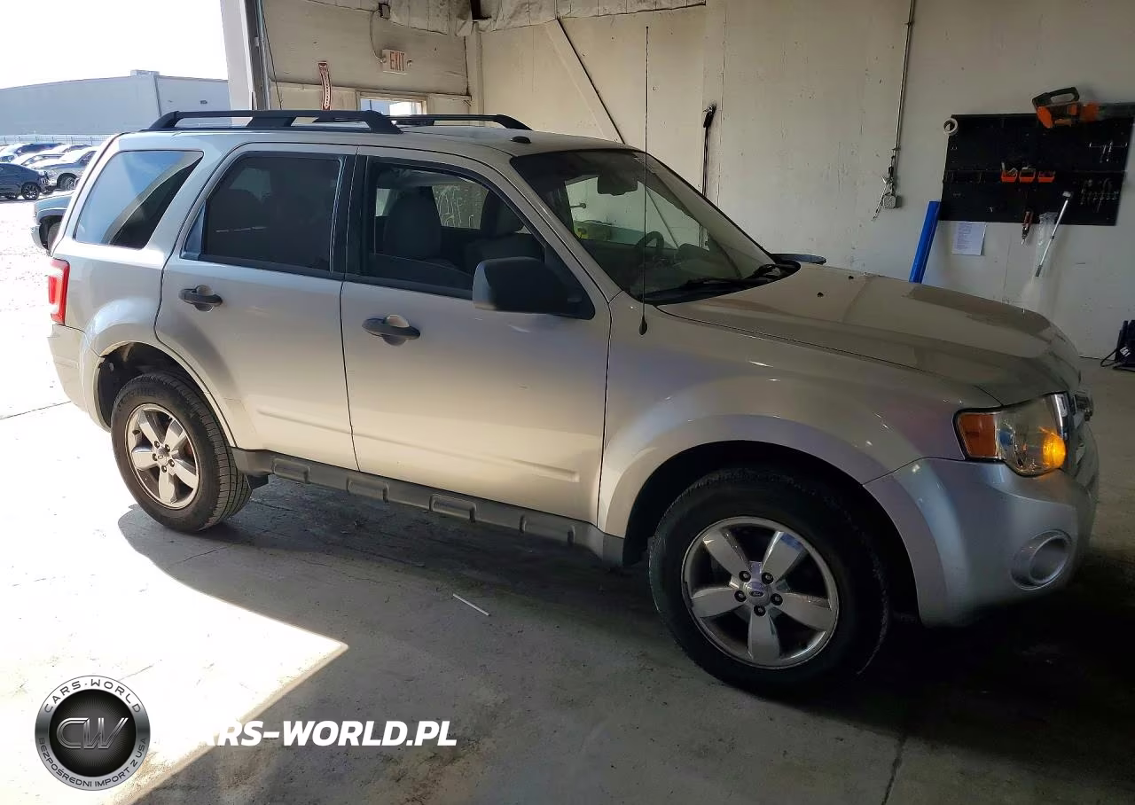 2010 Ford Escape Xlt VIN:1FMCU0D74AKD44439 - 4