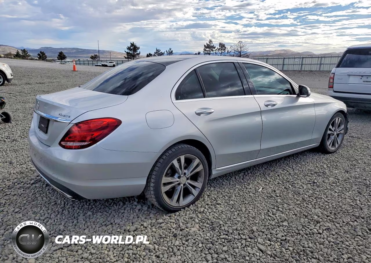2015 Mercedes-Benz C 300 4Matic VIN:55SWF4KB4FU024809 - 3