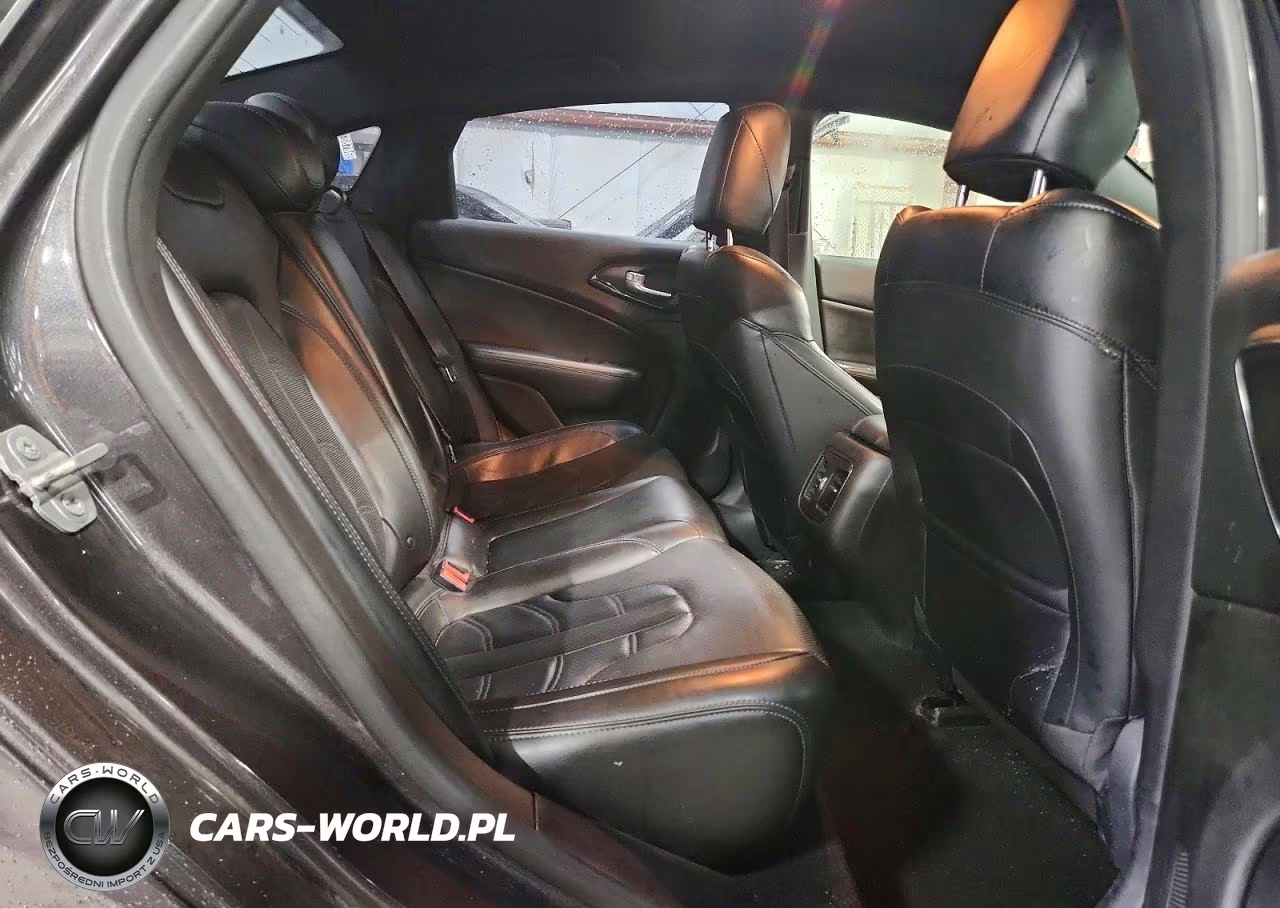 2015 Chrysler 200 S VIN:1C3CCCBG4FN677438 - 10