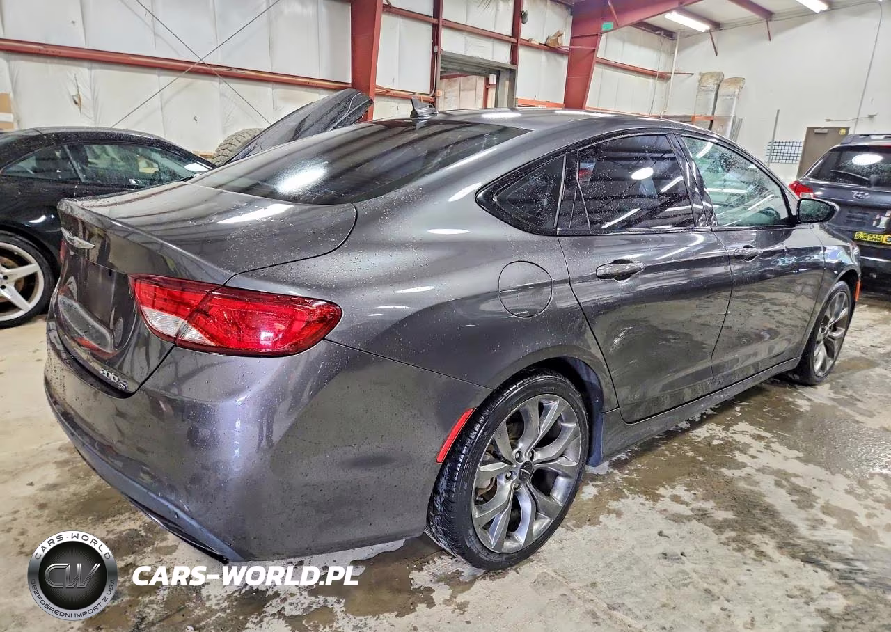 2015 Chrysler 200 S VIN:1C3CCCBG4FN677438 - 3