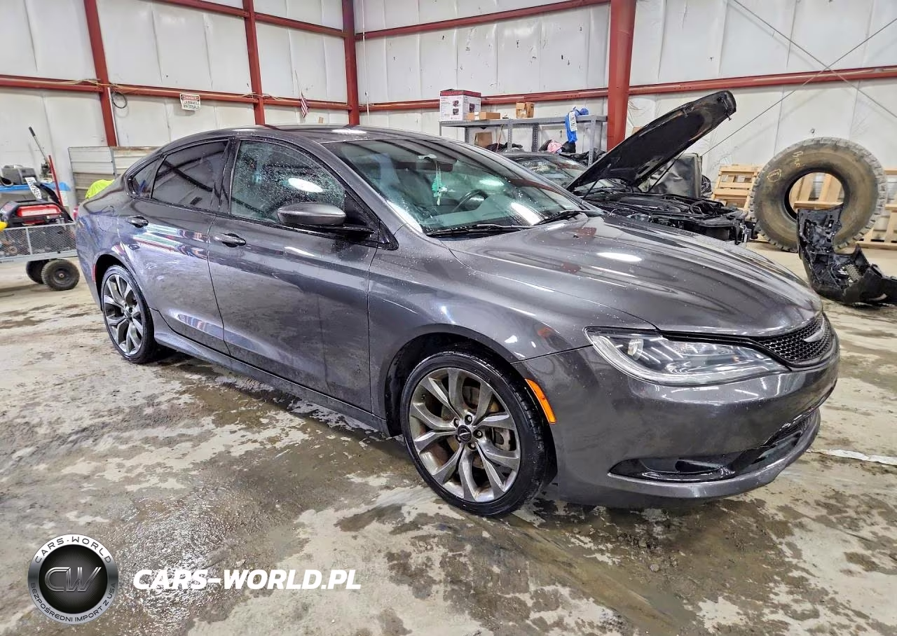 2015 Chrysler 200 S VIN:1C3CCCBG4FN677438 - 4