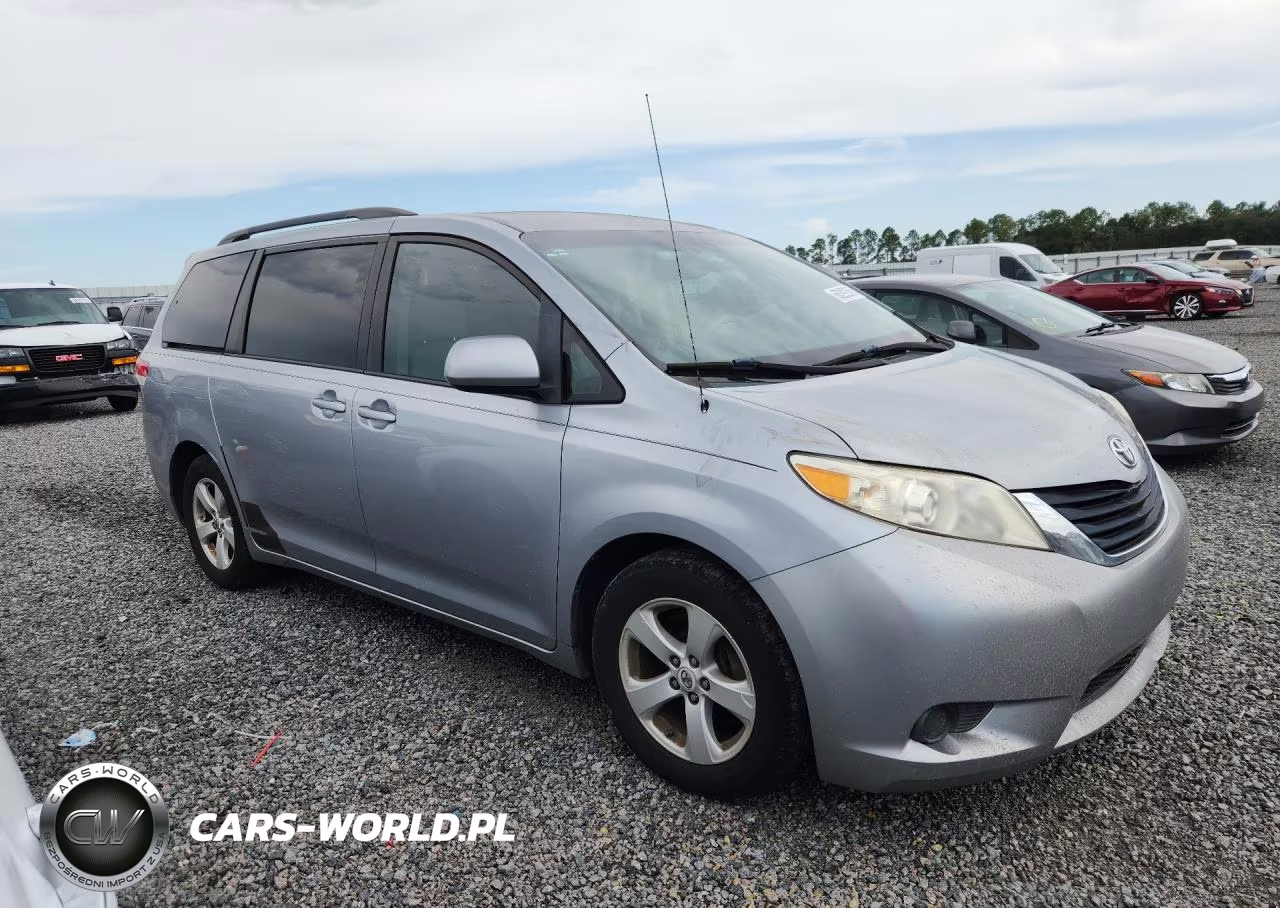 2012 Toyota Sienna Le VIN:5TDKK3DC4CS186460 - 4