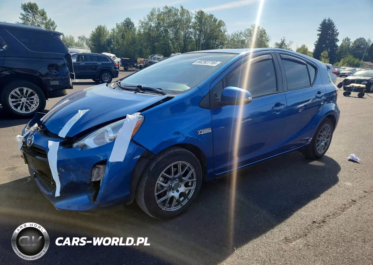 2015 Toyota Prius C Two VIN:JTDKDTB35F1583092 - 1