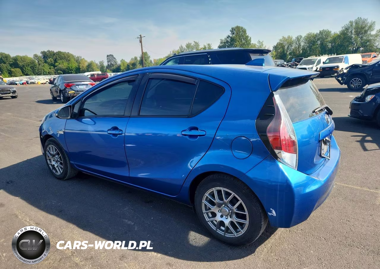 2015 Toyota Prius C Two VIN:JTDKDTB35F1583092 - 2