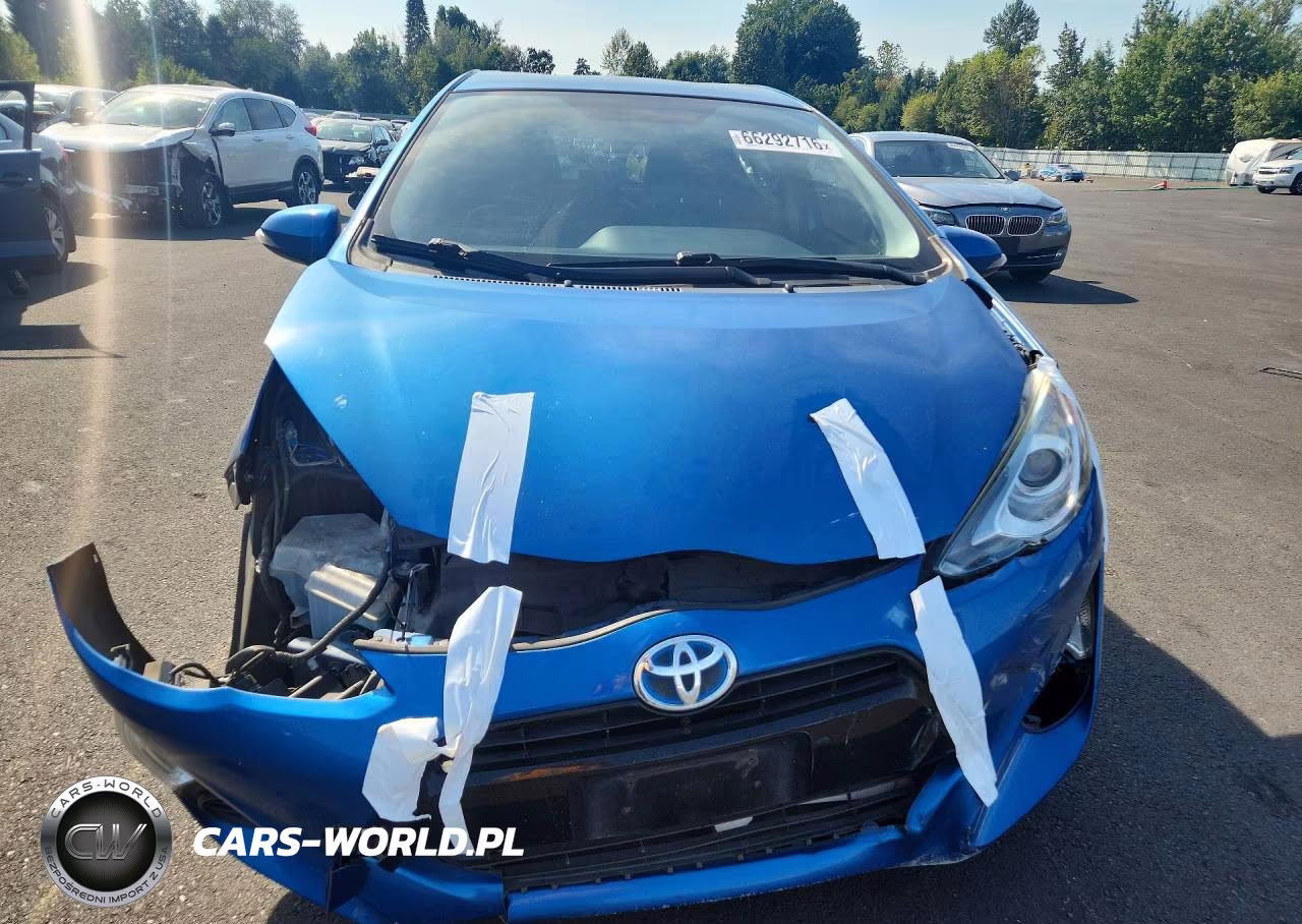 2015 Toyota Prius C Two VIN:JTDKDTB35F1583092 - 5