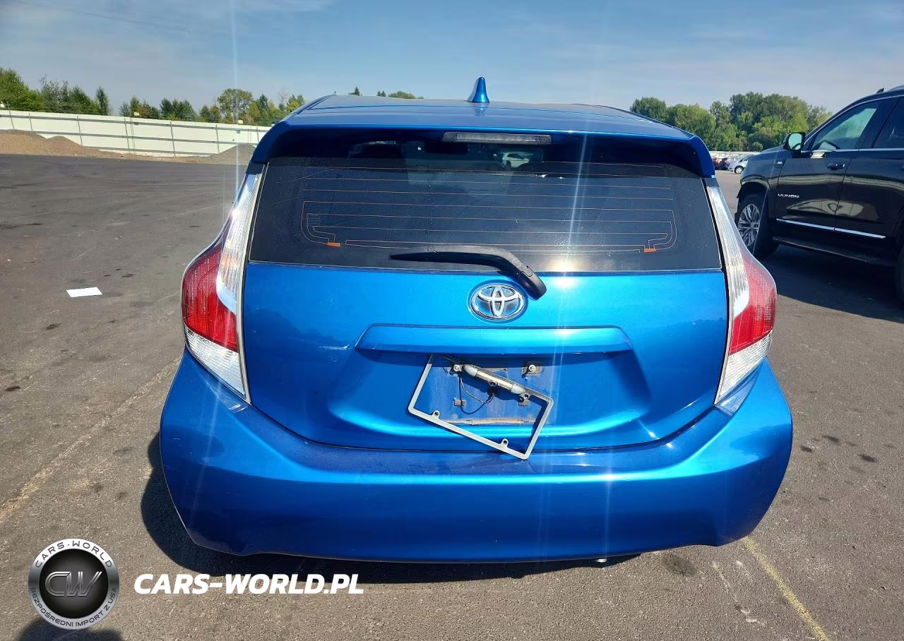 2015 Toyota Prius C Two VIN:JTDKDTB35F1583092 - 6