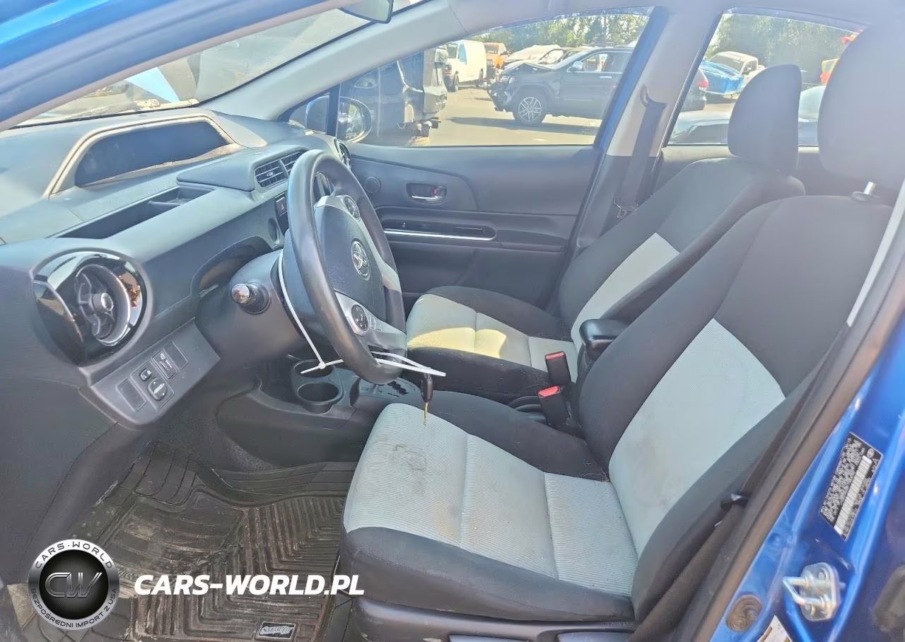 2015 Toyota Prius C Two VIN:JTDKDTB35F1583092 - 7