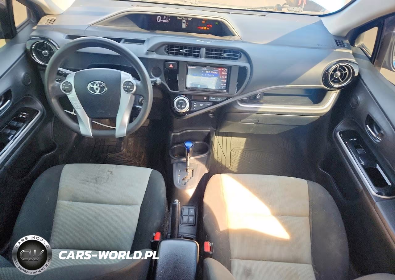 2015 Toyota Prius C Two VIN:JTDKDTB35F1583092 - 8