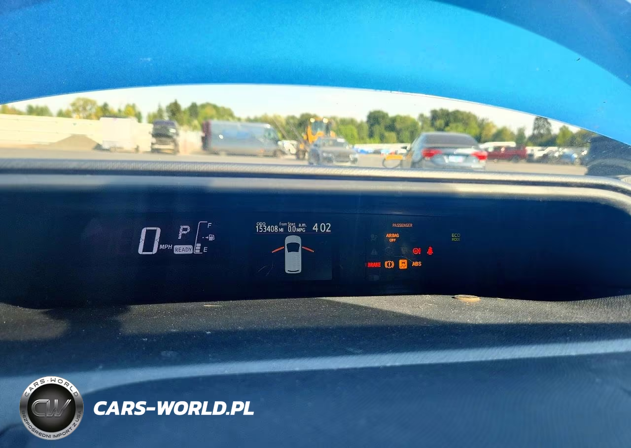 2015 Toyota Prius C Two VIN:JTDKDTB35F1583092 - 9