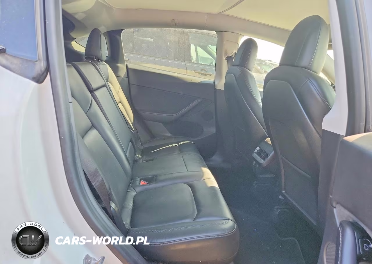 2020 Tesla Model Y VIN:5YJYGDEE5LF048996 - 10
