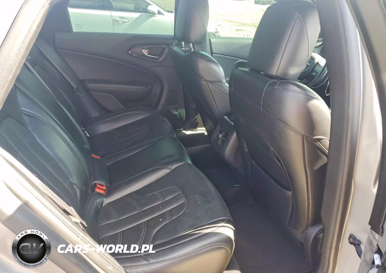 2015 Chrysler 200 S VIN:1C3CCCBG5FN640947 - 10