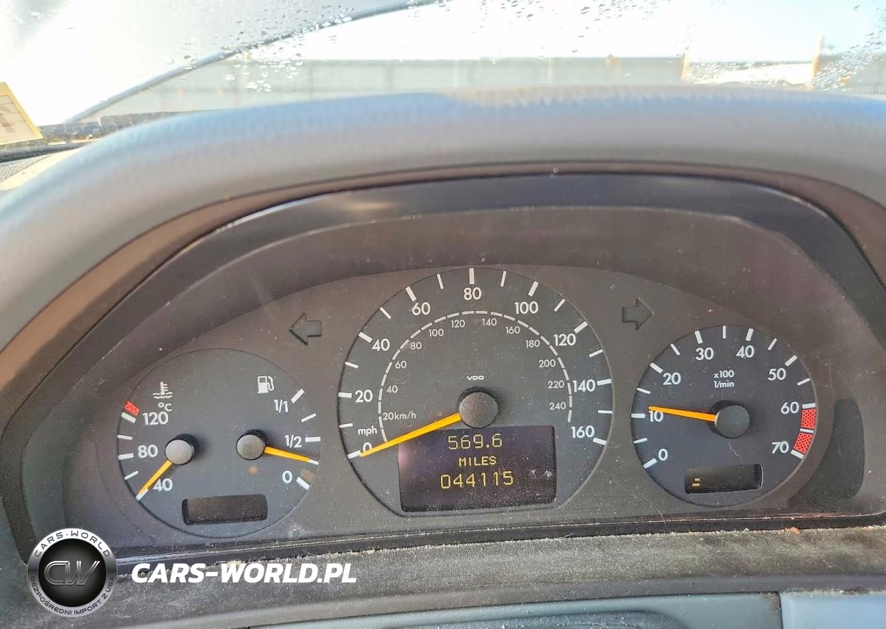 2001 Mercedes-Benz E 320 4Matic VIN:WDBJH82J21X045997 - 9