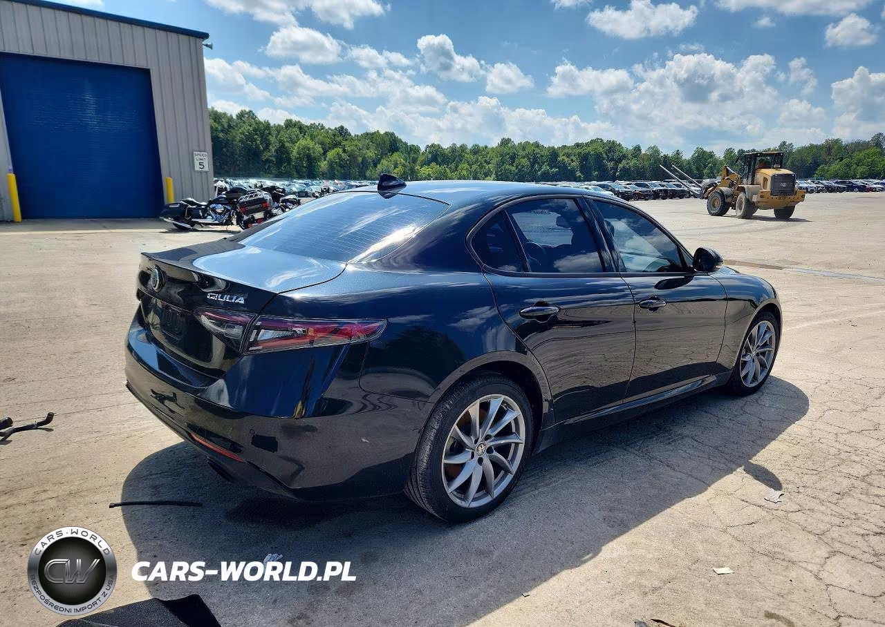 2024 Alfa Romeo Giulia Sprint VIN:ZARFANANXR7677548 - 3