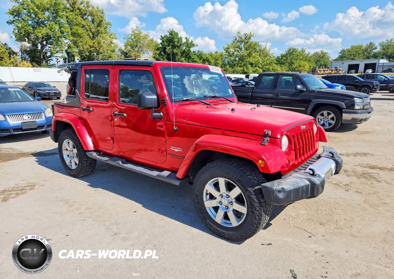 2015 Jeep Wrangler Unlimited Sahara VIN:1C4HJWEG5FL529590 - 4