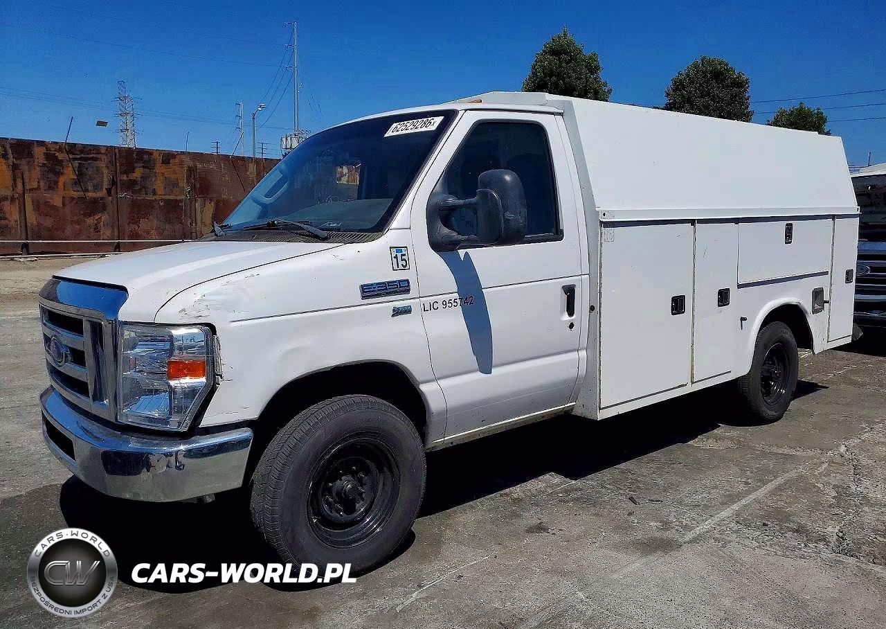2012 Ford Econoline E350 Super Duty Cutaway Van