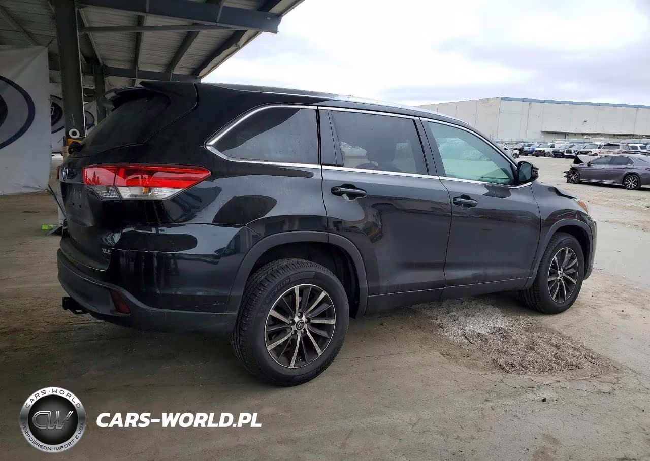 2019 Toyota Highlander Xle VIN:5TDKZRFH6KS345095 - 3