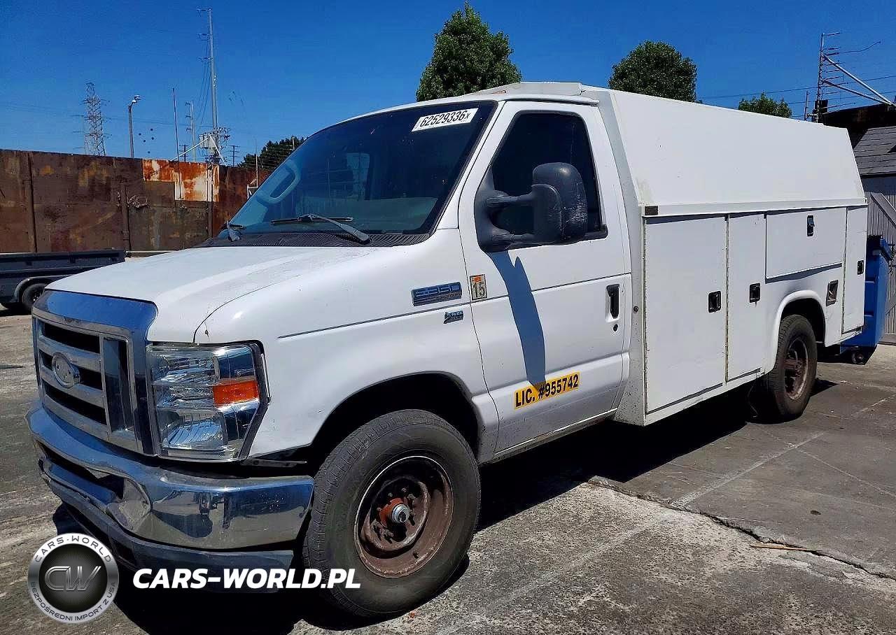 2010 Ford Econoline E350 Super Duty Cutaway Van