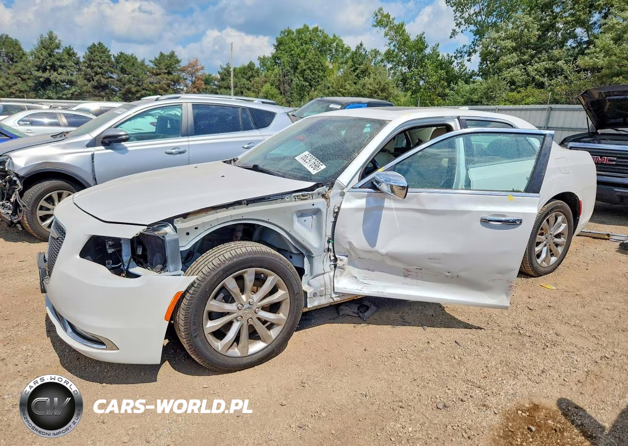 2015 Chrysler 300C VIN:2C3CCAKG2FH749850 - 1