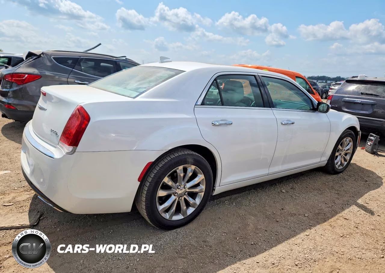 2015 Chrysler 300C VIN:2C3CCAKG2FH749850 - 3