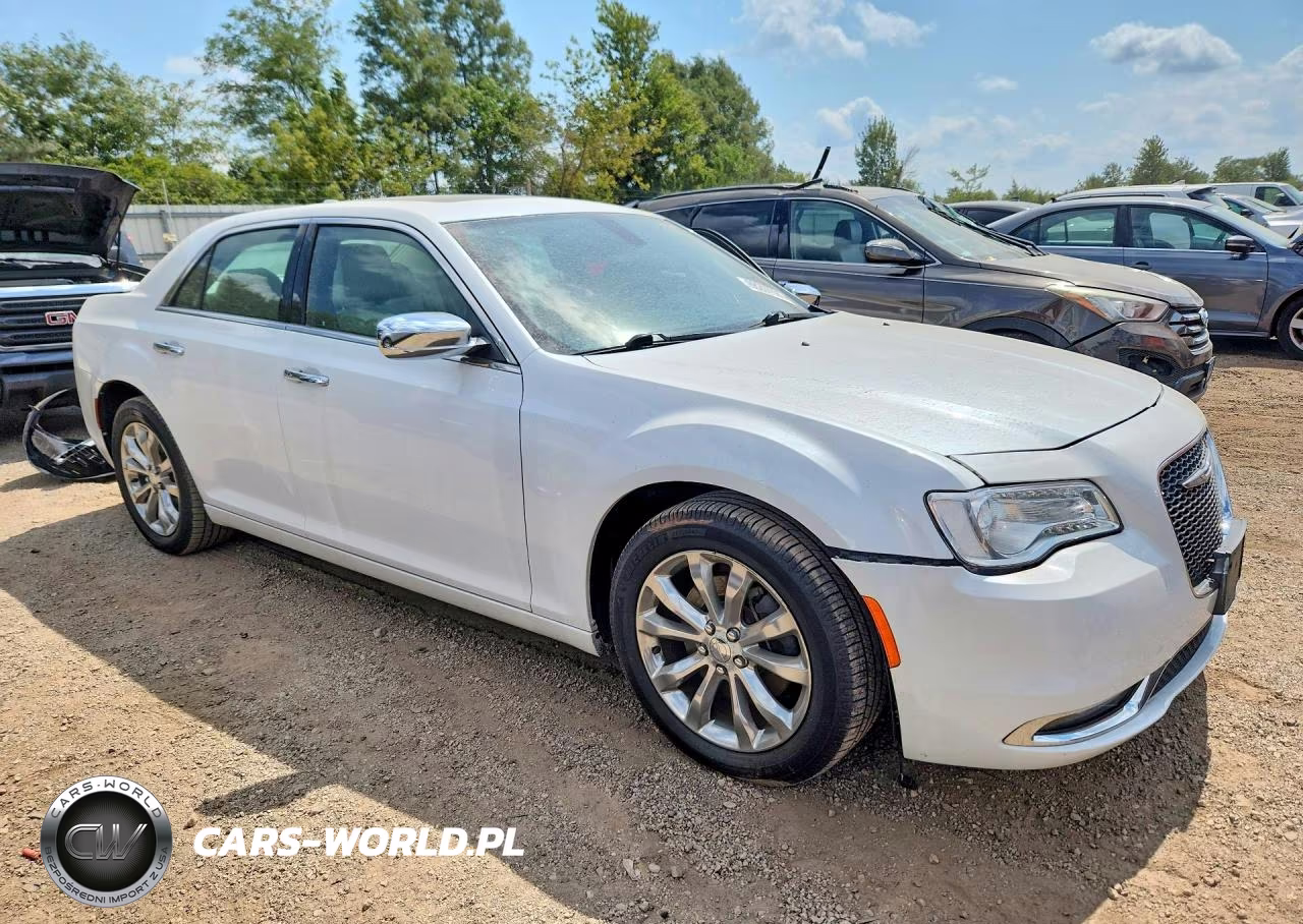 2015 Chrysler 300C VIN:2C3CCAKG2FH749850 - 4