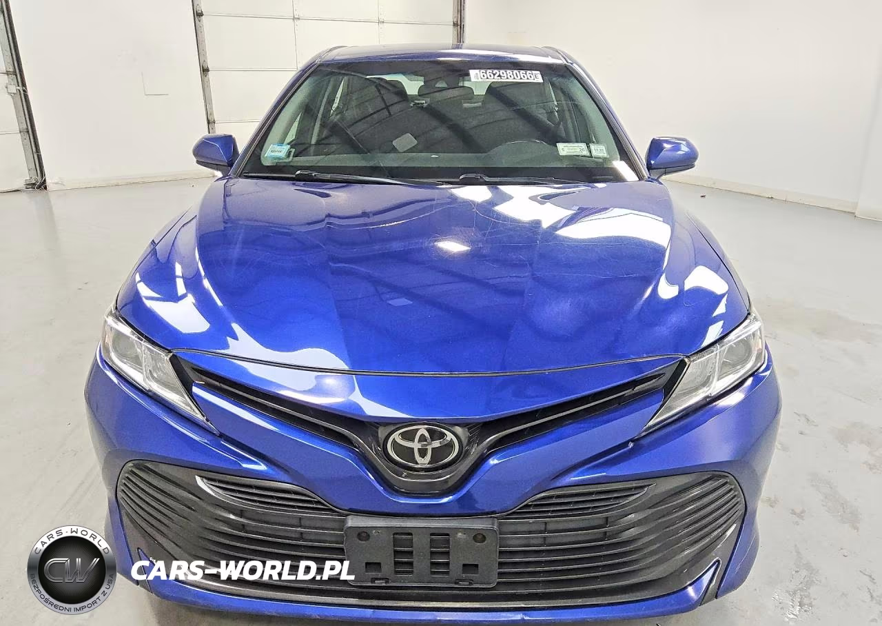 2018 Toyota Camry Le VIN:4T1B11HK8JU596787 - 5