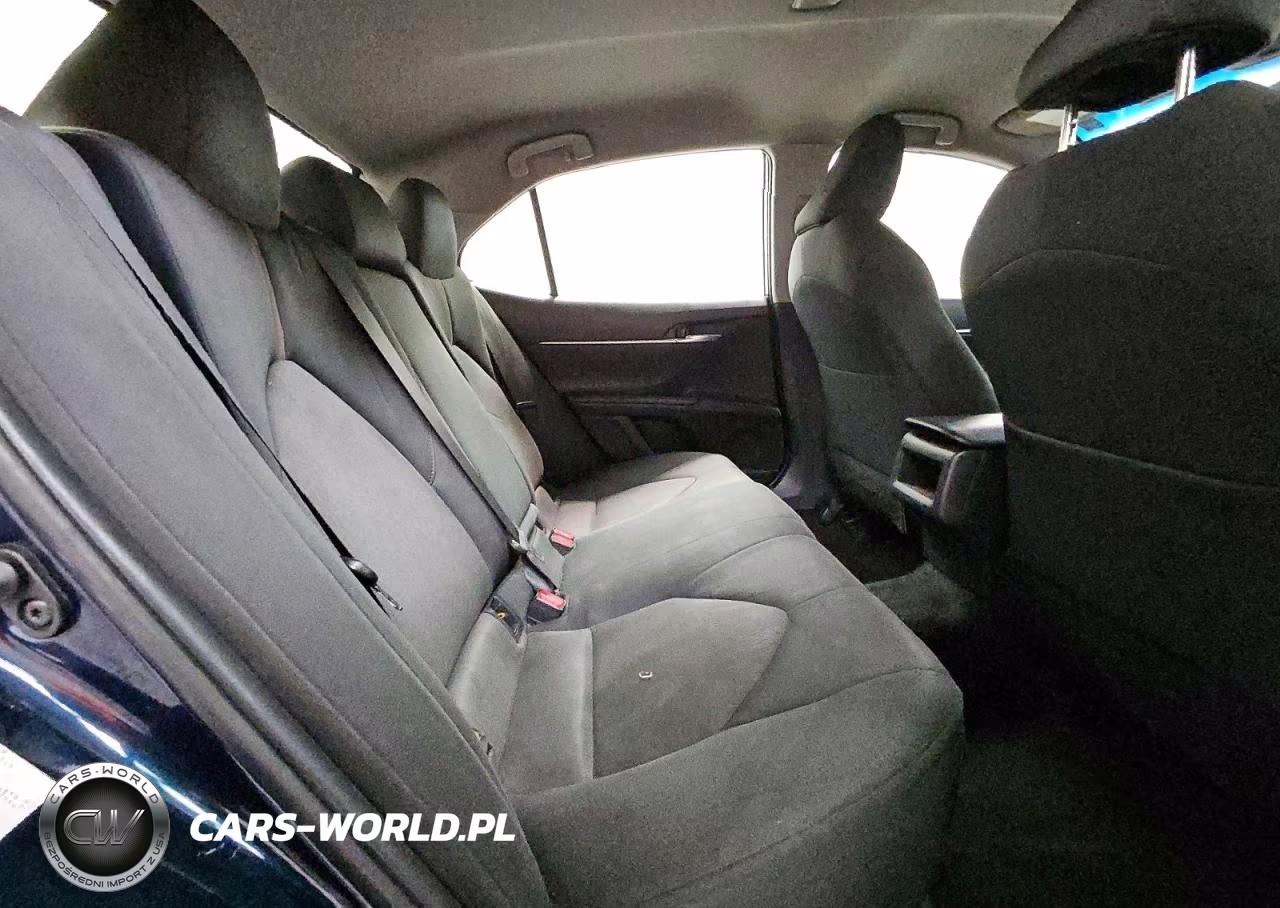 2018 Toyota Camry Le VIN:JTNB11HK8J3025726 - 10