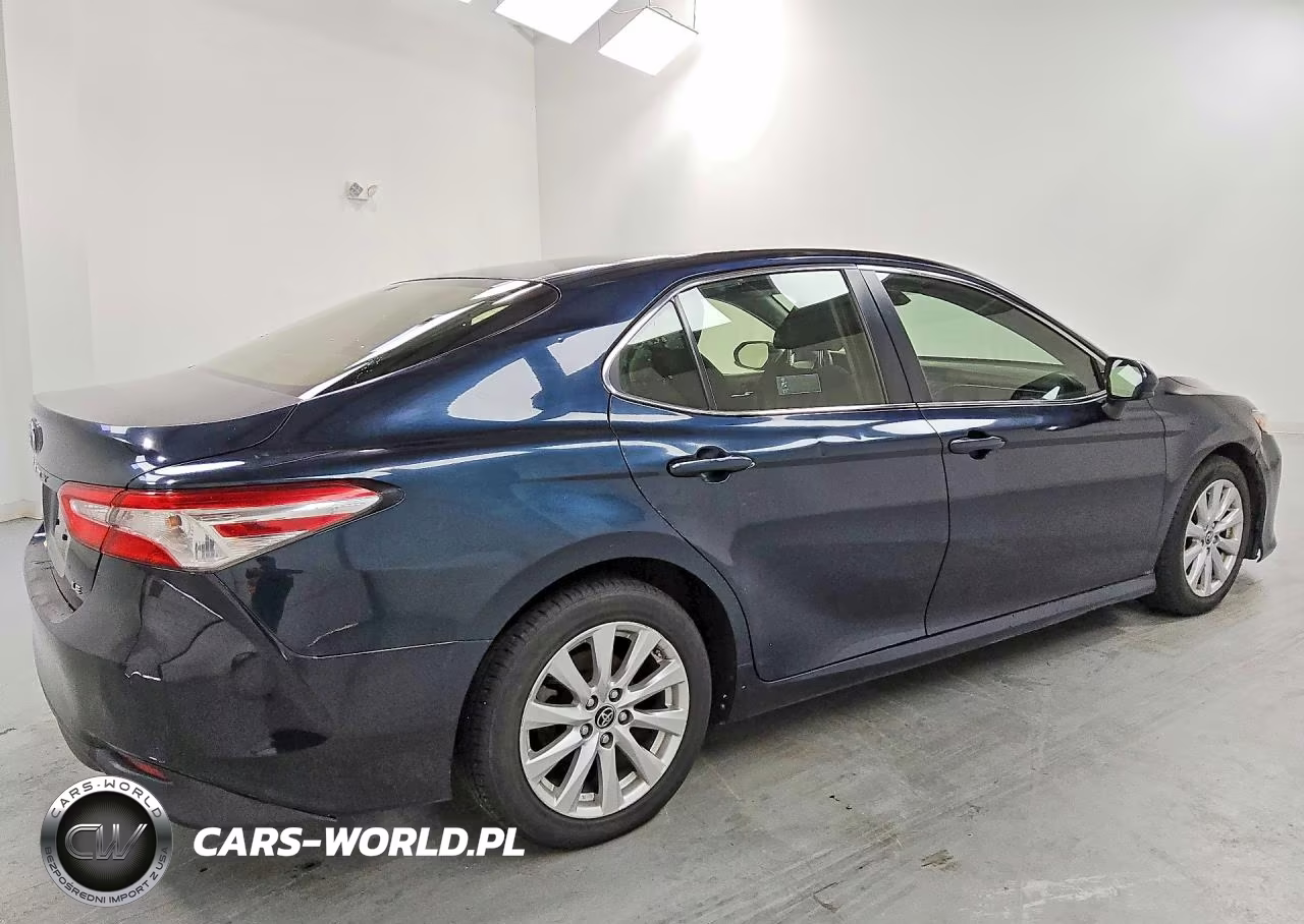 2018 Toyota Camry Le VIN:JTNB11HK8J3025726 - 3