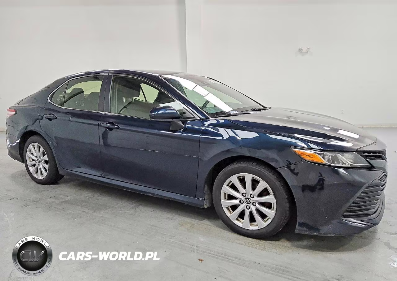2018 Toyota Camry Le VIN:JTNB11HK8J3025726 - 4