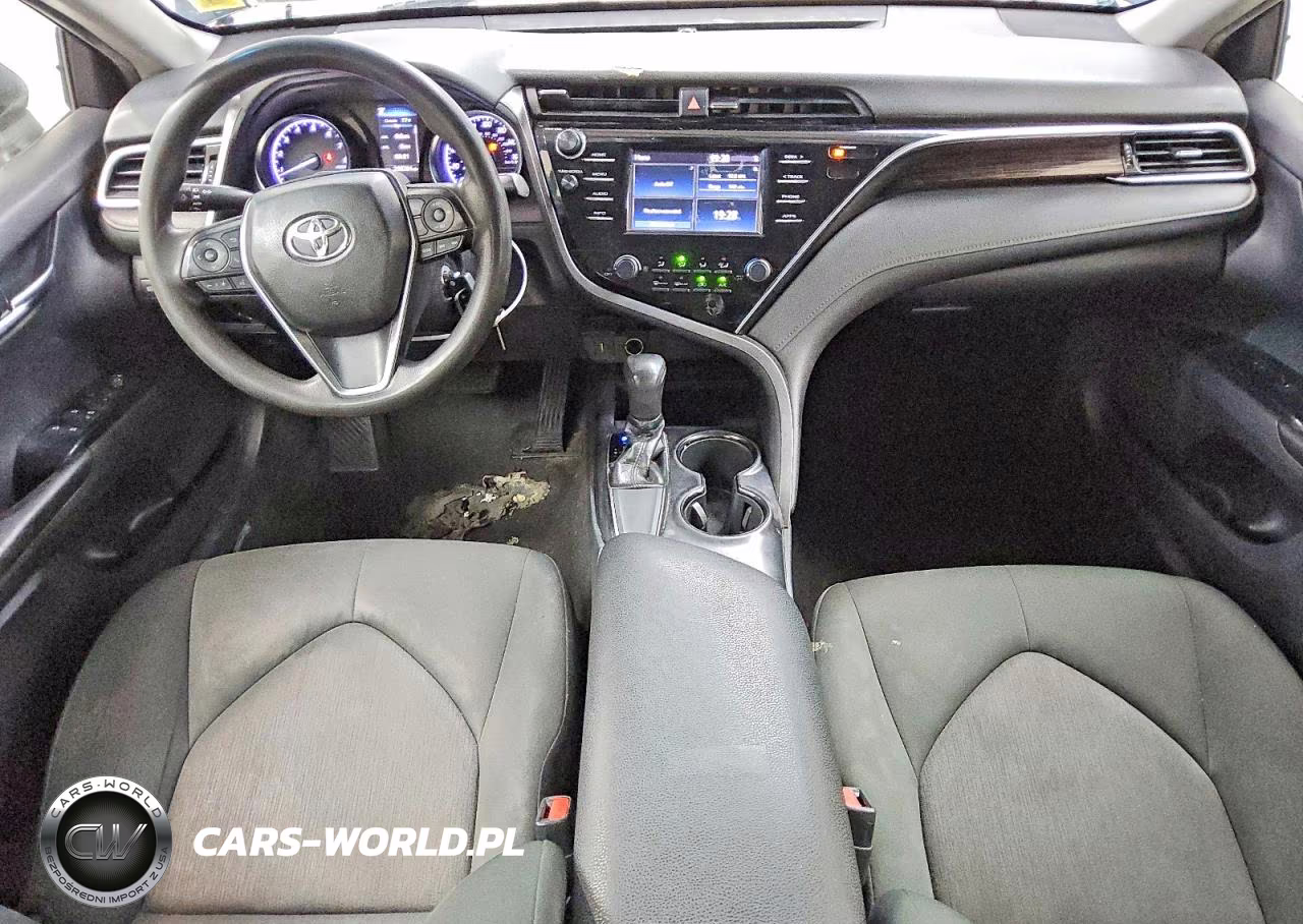 2018 Toyota Camry Le VIN:JTNB11HK8J3025726 - 8