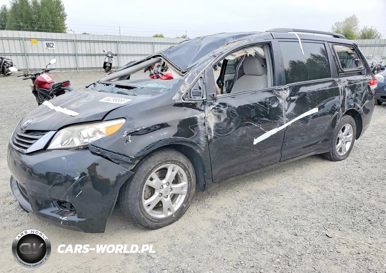 2014 Toyota Sienna Le – zdjęcie 1 z 13