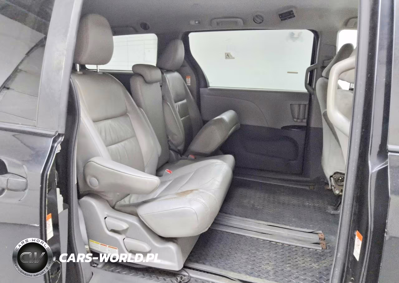 2019 Toyota Sienna L 7-Passenger VIN:5TDZZ3DC3KS011044 - 11