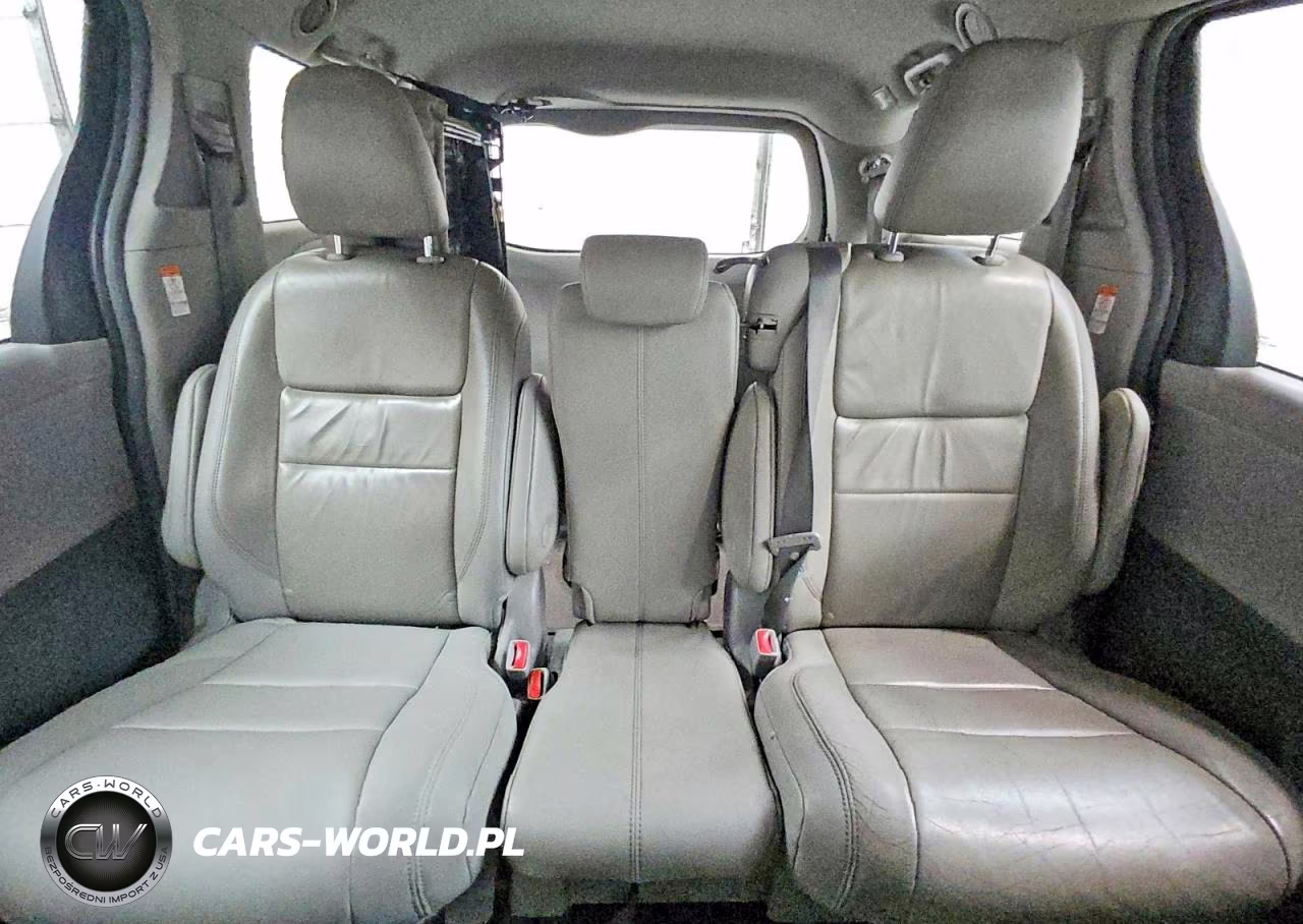 2018 Toyota Sienna L VIN:5TDZZ3DCXJS945085 - 10