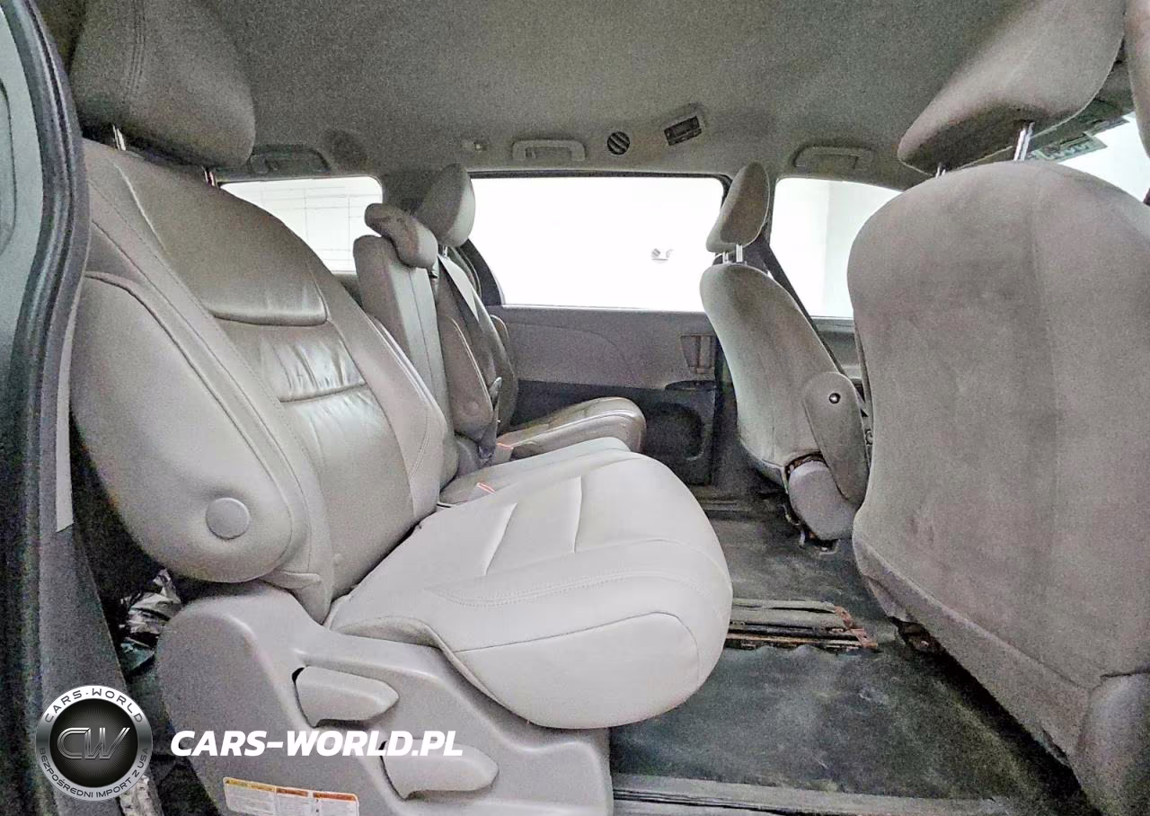 2018 Toyota Sienna L VIN:5TDZZ3DCXJS945085 - 11