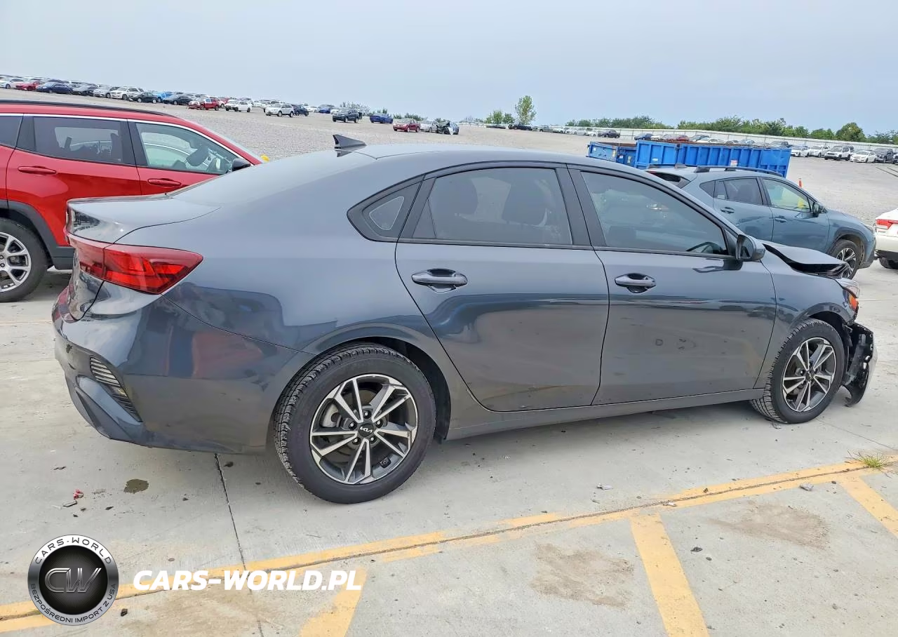2023 Kia Forte Lxs VIN:3KPF24AD0PE573964 - 3